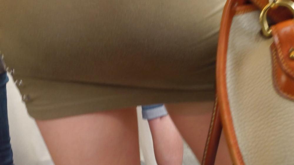 25P Teen girl in short tight skirt with nice ass & butt