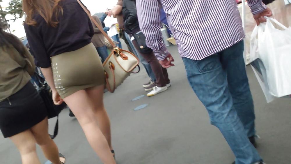 25P Teen girl in short tight skirt with nice ass & butt