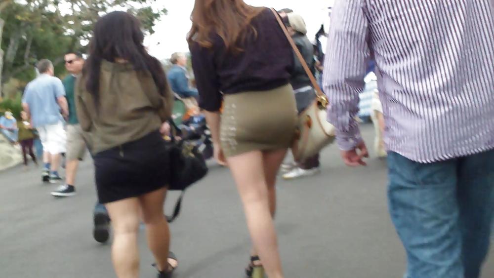 25P Teen girl in short tight skirt with nice ass & butt