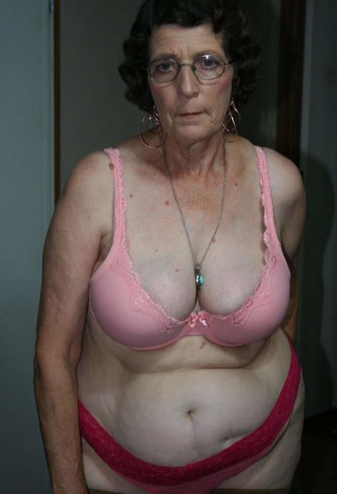 24P Nackte Oma 2