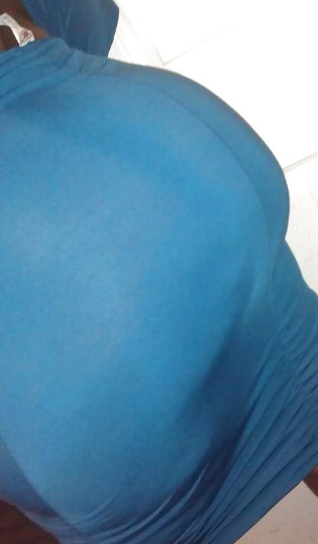 14P Ebony babe with sexy hips and ass