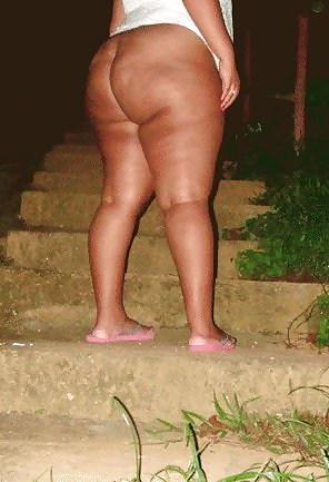 14P Ebony babe with sexy hips and ass