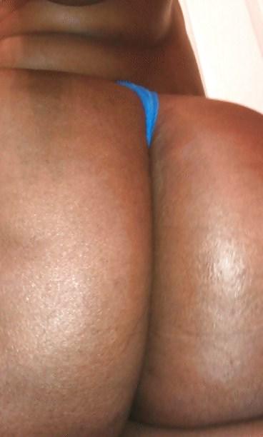14P Ebony babe with sexy hips and ass
