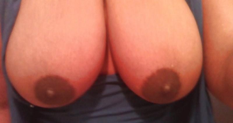 14P Ebony babe with sexy hips and ass