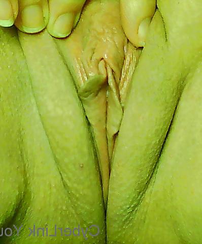 12P Close-up White Pussy
