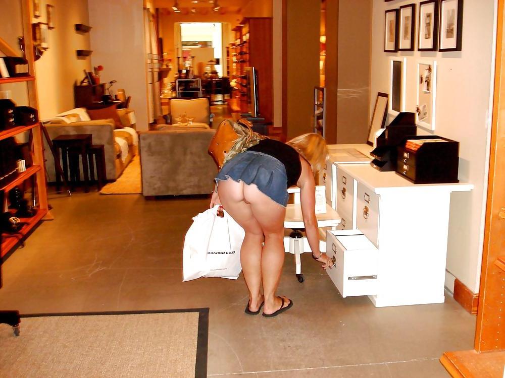 5P Upskirt shopping