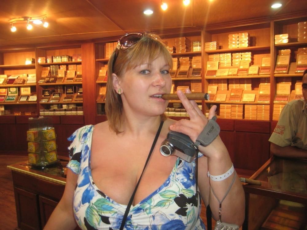 18P Busty Russian Woman 3670