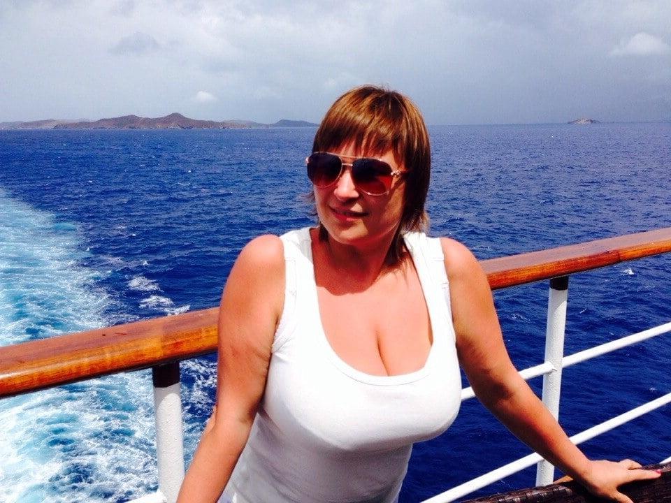 18P Busty Russian Woman 3670