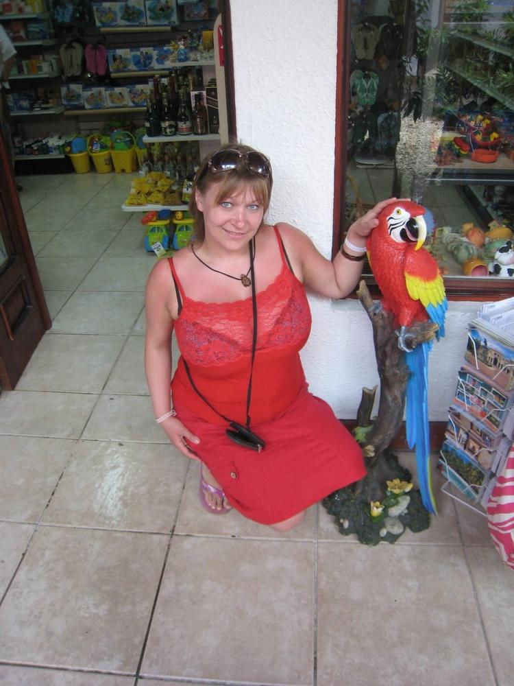 18P Busty Russian Woman 3670