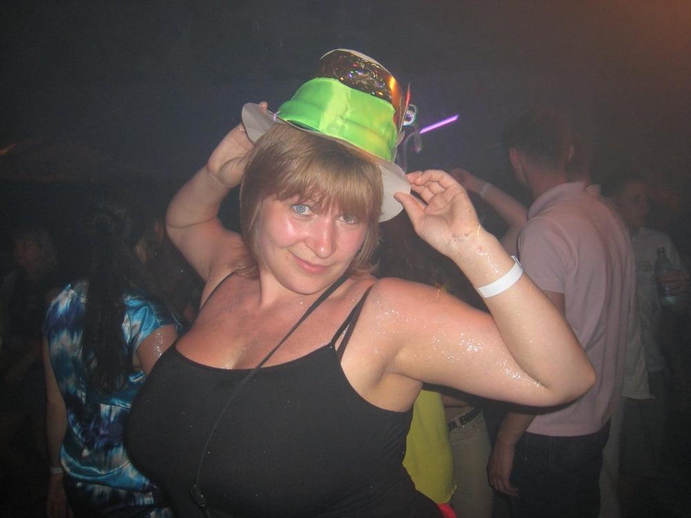 18P Busty Russian Woman 3670