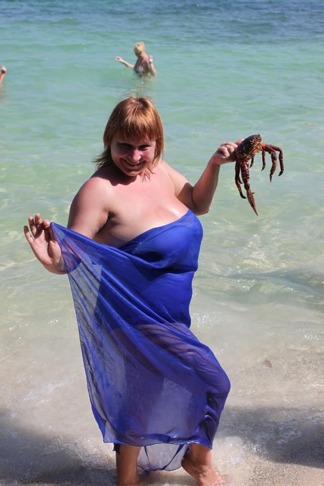 18P Busty Russian Woman 3670