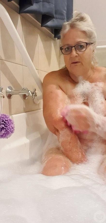 11P Granny Slut Pamela 76yo.. my next yummy hot fuck!