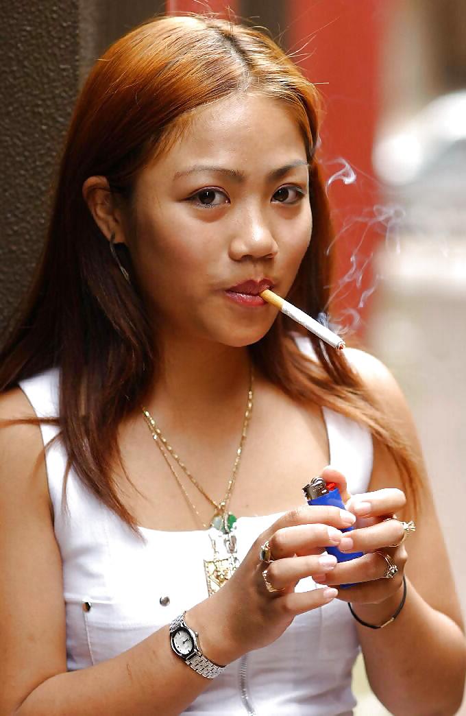 8P Smoking 005 - Thai Lady Candids (maybe)