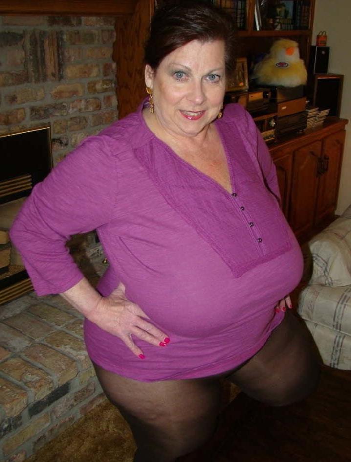 20P BBW - Mature - Clothed 5