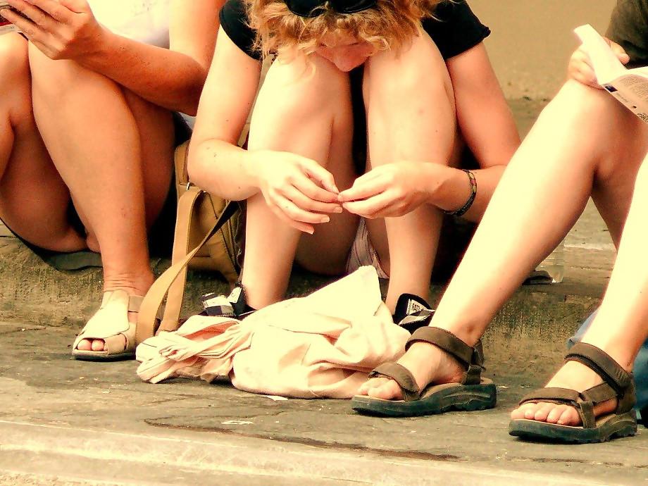 21P Mother and not her Daughter Upskirt Voyeur