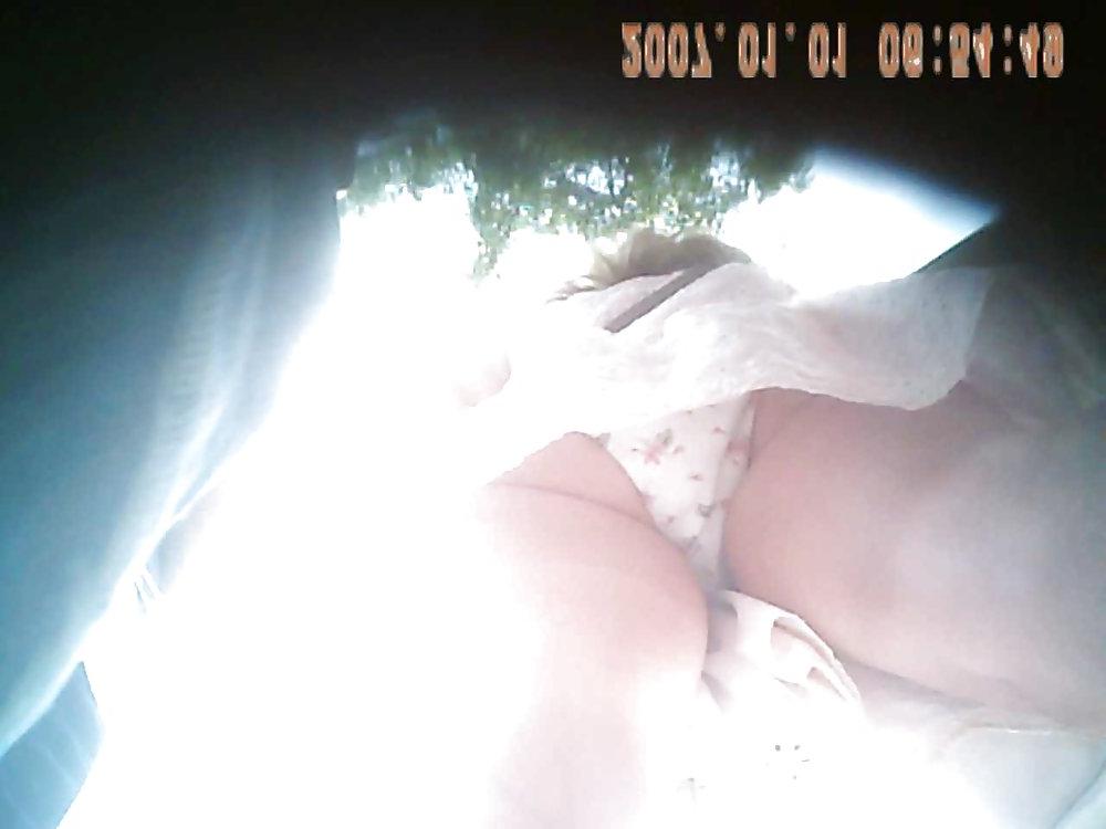 25P Voyeur upskirt
