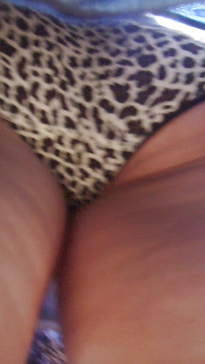 25P Voyeur upskirt