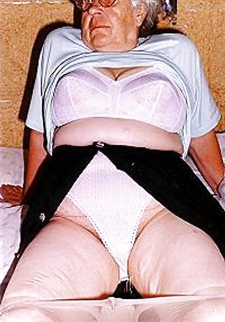 22P Hot Horny Grandma