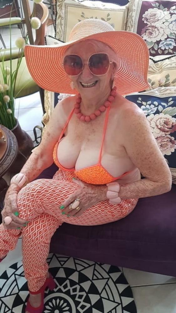 25P Granny Gallore 7