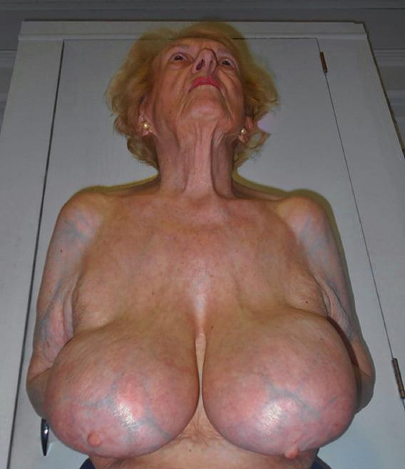 25P Granny are the best friends