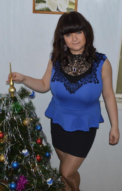 18P Busty Russian Woman 3667