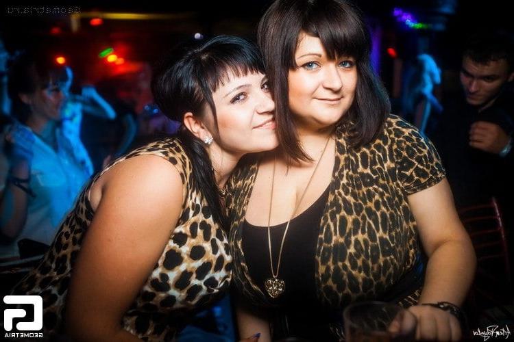 18P Busty Russian Woman 3667