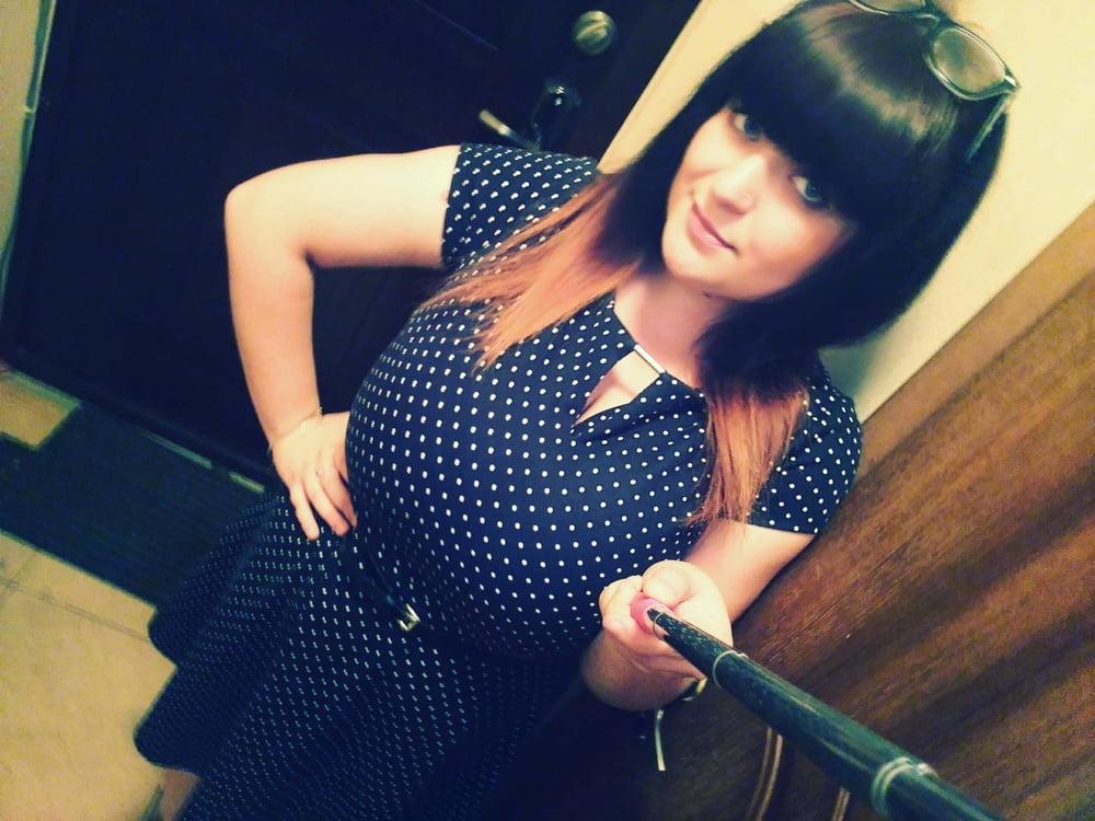 18P Busty Russian Woman 3667