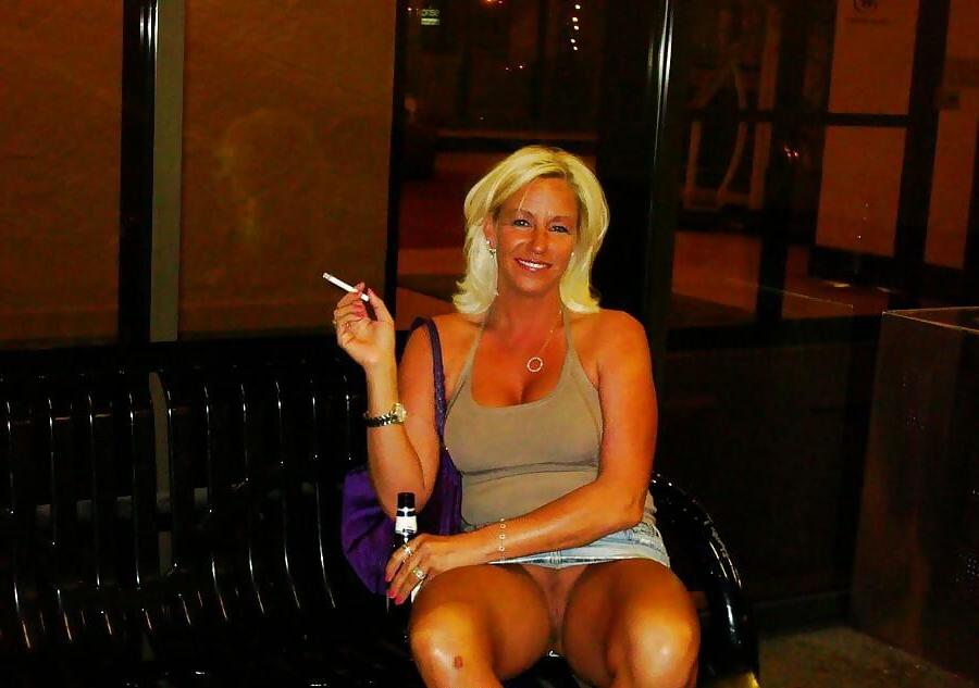 25P upskirt