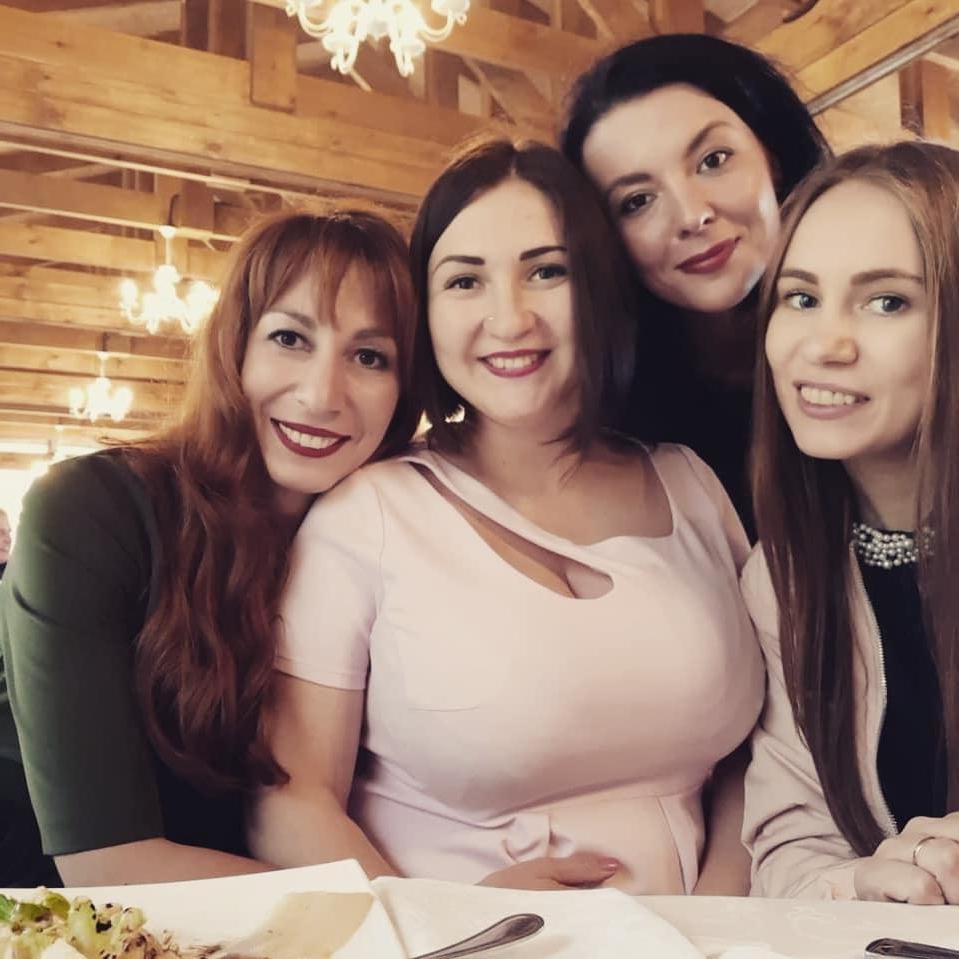 11P Busty Russian Woman 3669