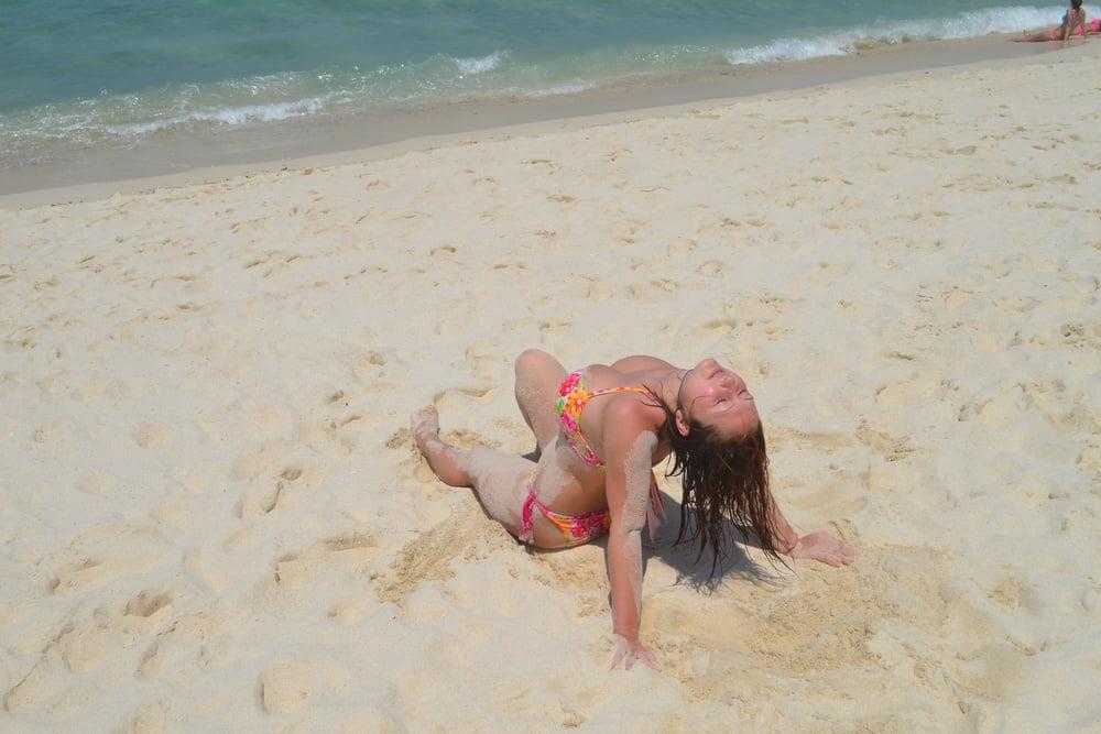 11P Busty Russian Woman 3669