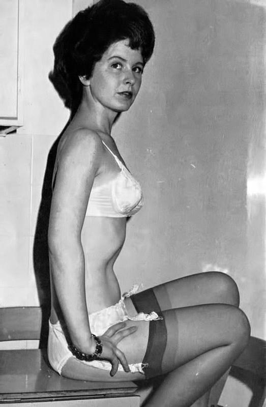25P Vintage Stockings 65