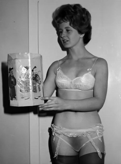 25P Vintage Stockings 65