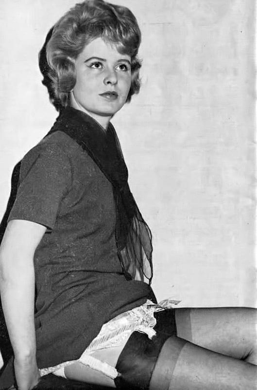 25P Vintage Stockings 65