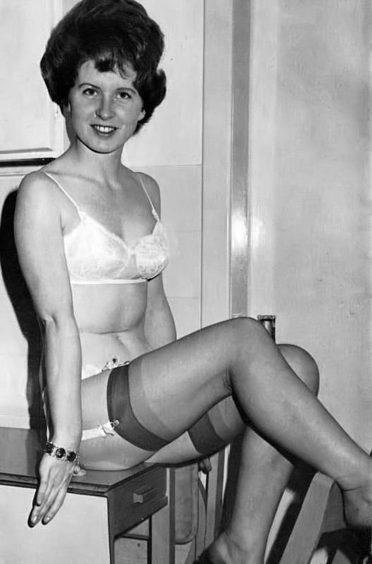 25P Vintage Stockings 65