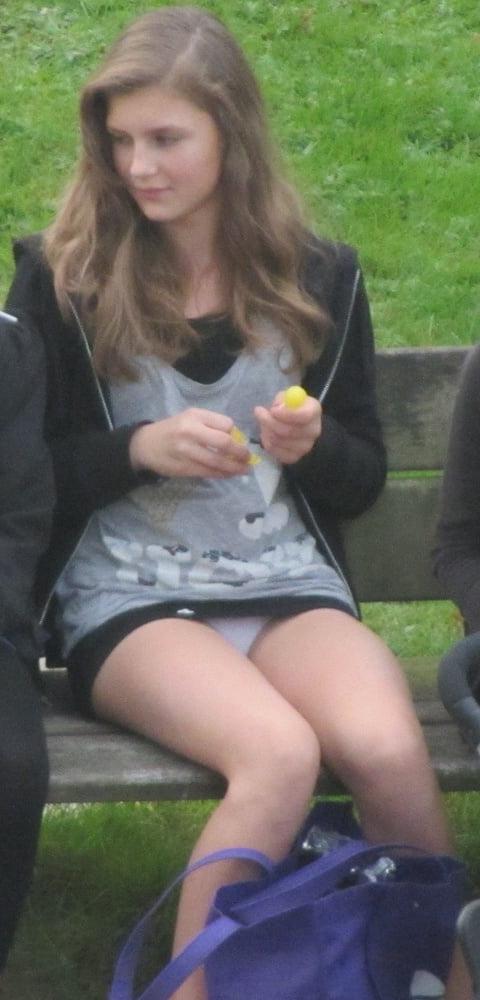 25P upskirt