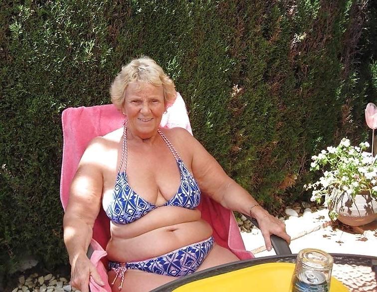25P Granny are the best friends