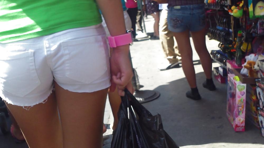 20P Nice sweet cute ass wearing butt swallowing shorts 