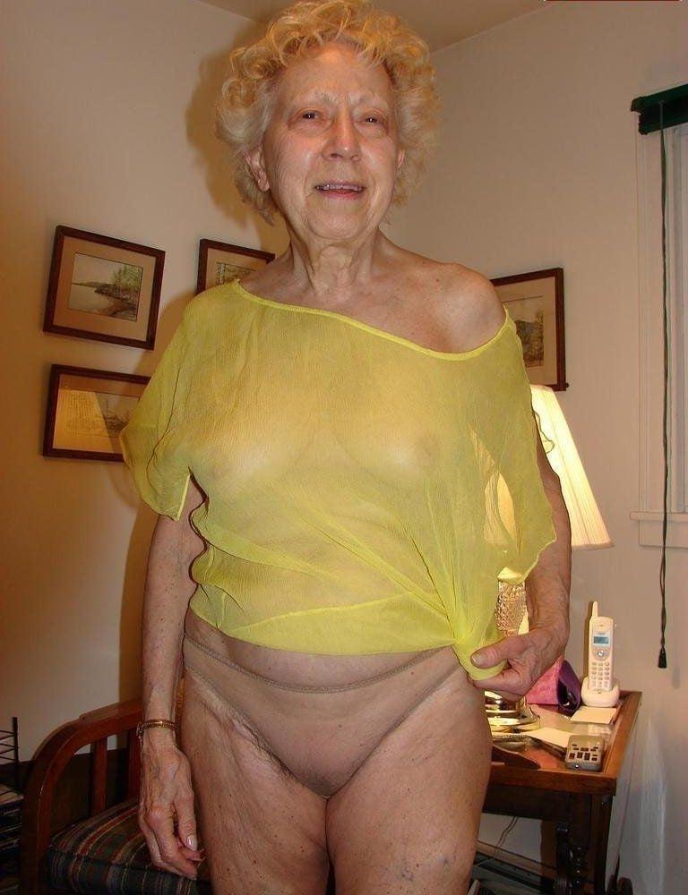 25P Granny are the best friends