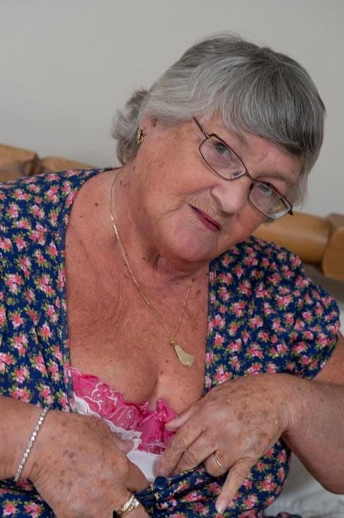 16P Bbw mix 1135 (Grandma)