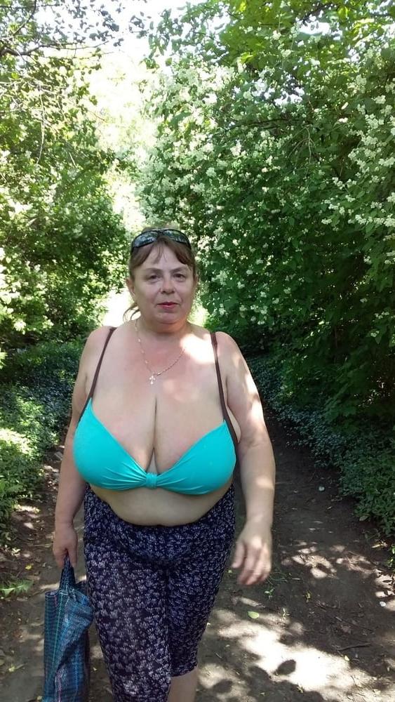 9P Busty Russian Woman 3668