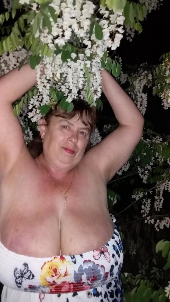 9P Busty Russian Woman 3668