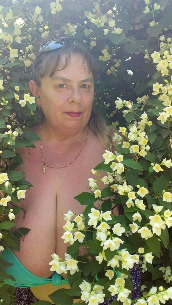 9P Busty Russian Woman 3668