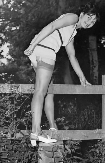 25P Vintage Stockings 57