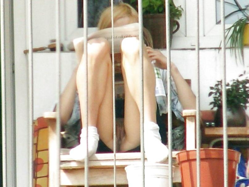 25P Upskirt Pussy 8