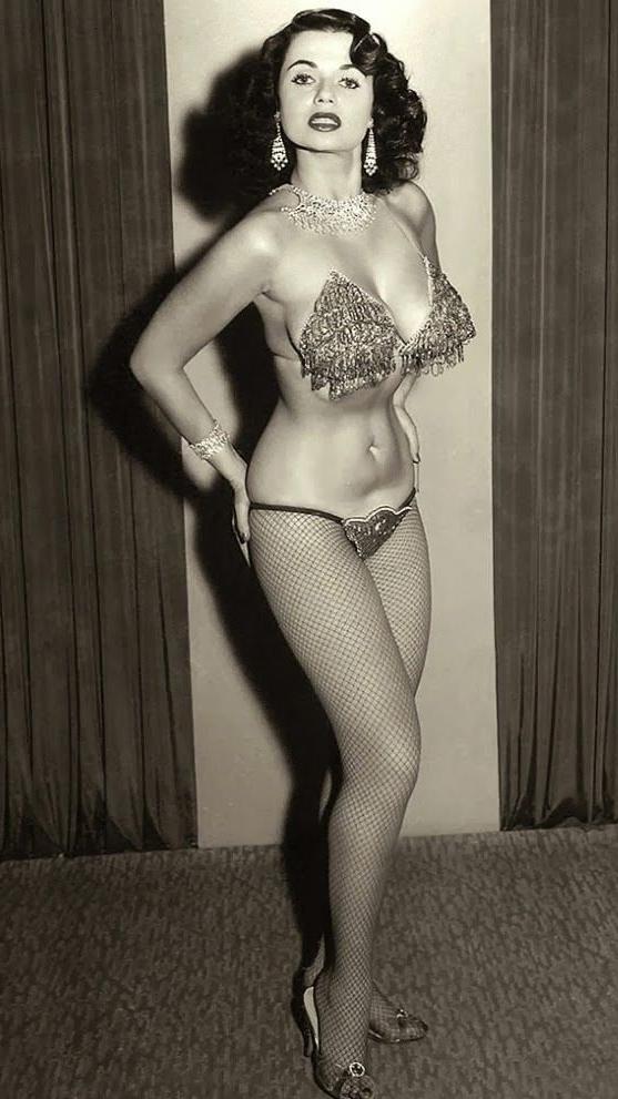 25P Vintage Burlesque 2
