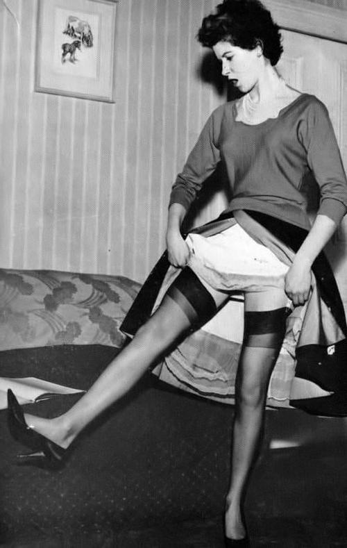 25P Vintage Stockings 52