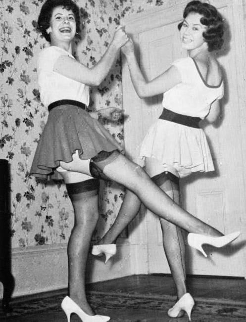 25P Vintage Stockings 52