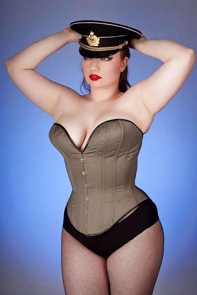 15P Big Voluptuous Girls