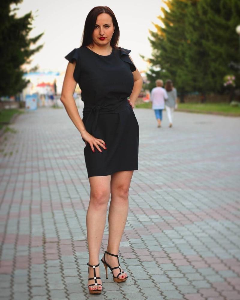13P Busty Russian Woman 3665