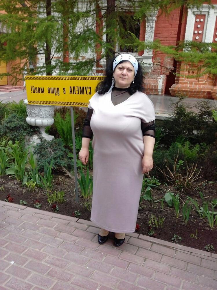 20P Busty Russian Woman 3664
